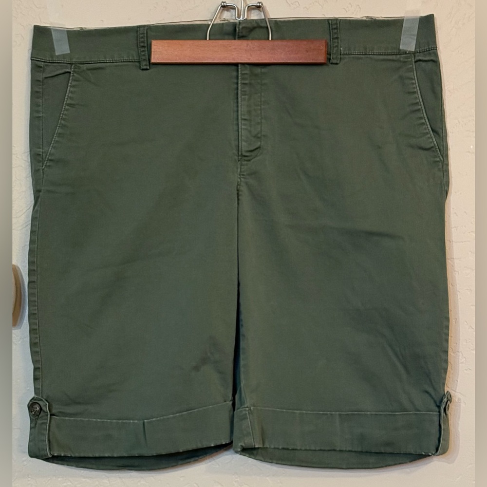 Old Navy Army Green Stretch, Low Waist Shorts, Size 20